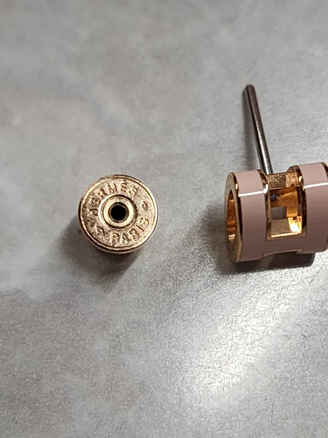 New Hermes Rose Gold Pop H Earrings image indicator(5)