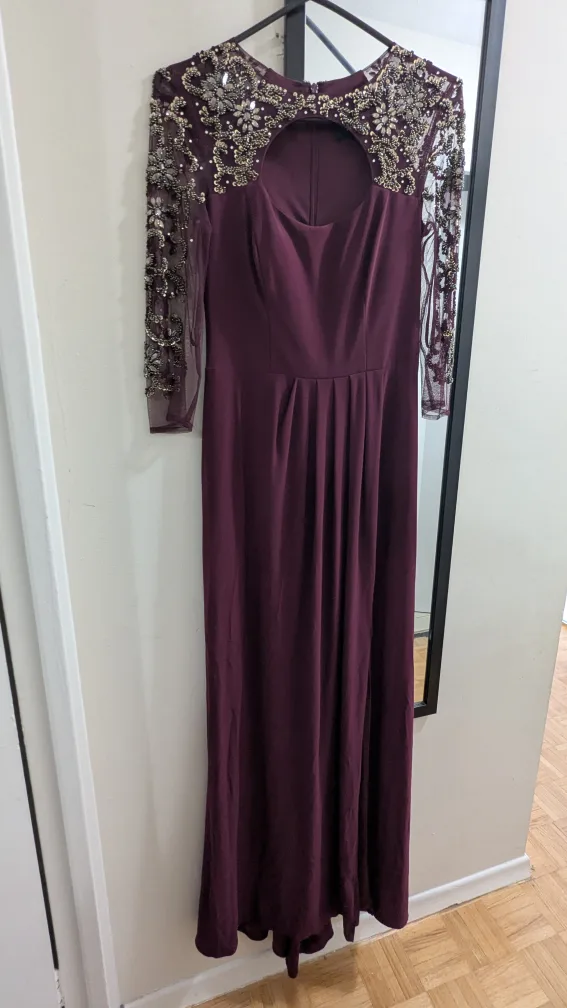 full length gown with slit and cut out image indicator(2)