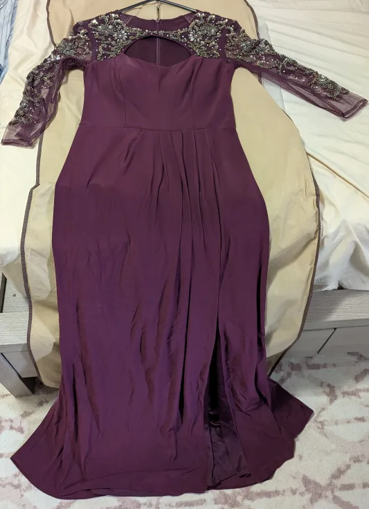 full length gown with slit and cut out image indicator(5)