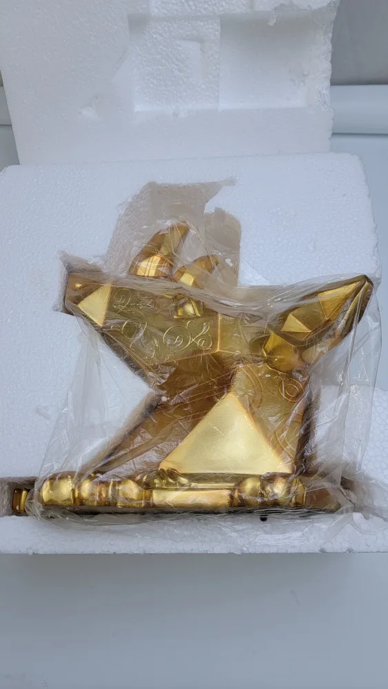 3D Gold Rhino Head Wall Art – Resin Animal Sculpture | Geometric image indicator(7)