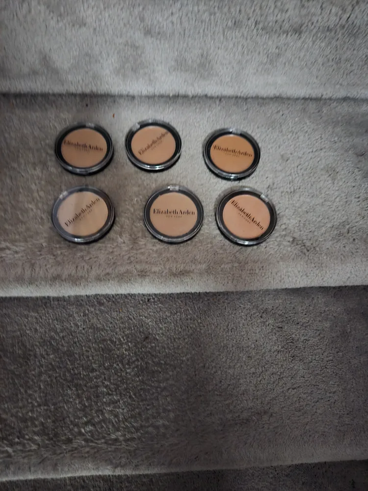 Elizabeth Arden Flawless Finish Pressed Powder thumbnail