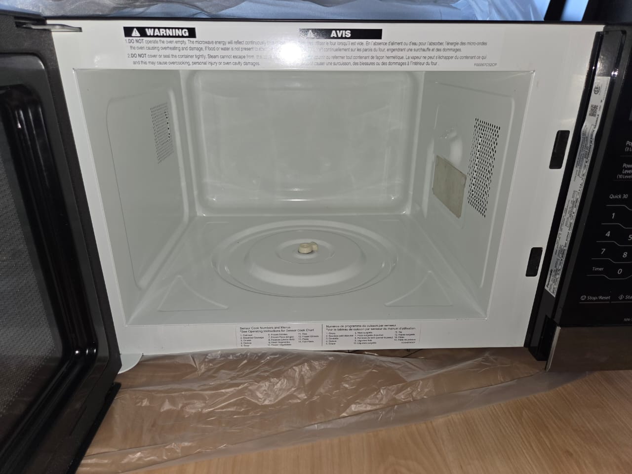 Moving sale - Panasonic Microwave Oven with Glass Tray - photo 2