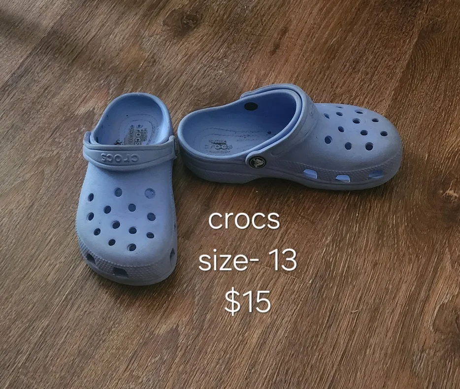 selection of girls shoes image indicator(2)