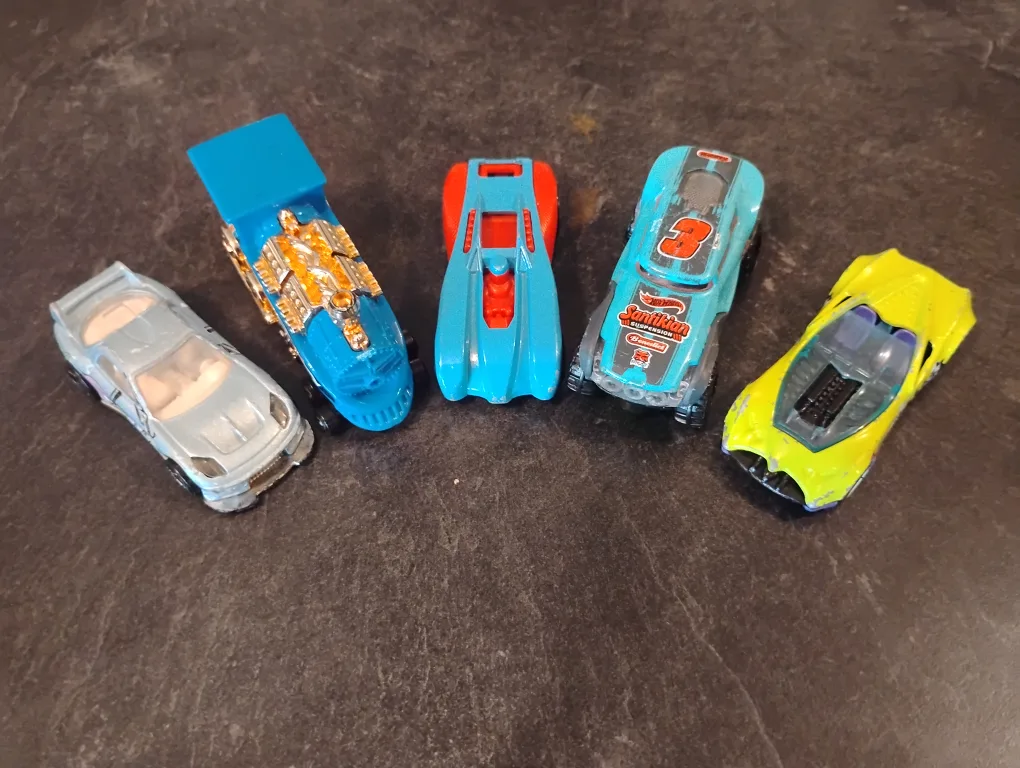 Hot Wheels: 3 cars a 4x4 and a blue and gold Toy Train thumbnail