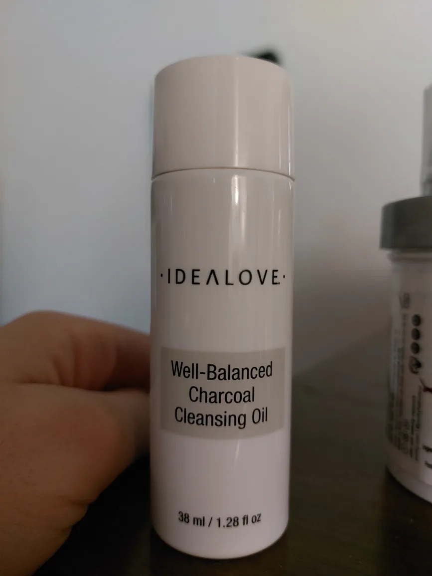 IDEALOVE Well-Balanced Charcoal Cleansing Oil thumbnail