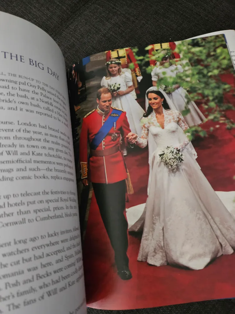 LIFE Royal Wedding Prince William & Kate Middleton Book MINT image indicator(3)