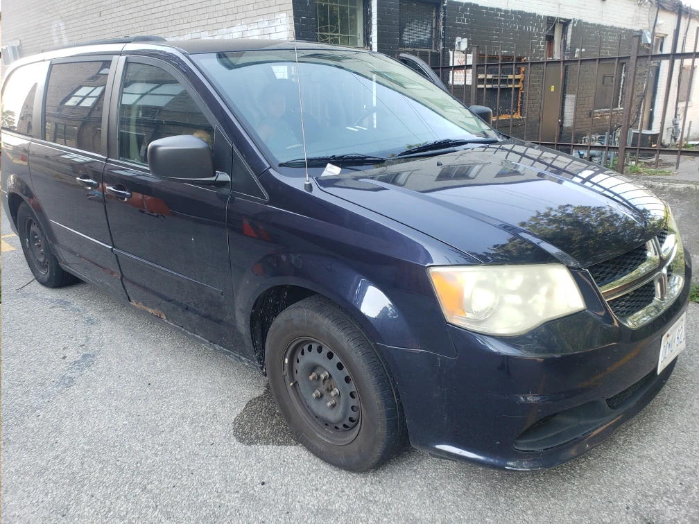 2011 Dodge Grand Caravan Minivan - photo 2