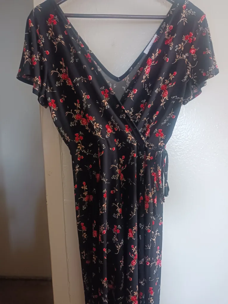🥕🥕🥕Kaileigh Floral Wrap Dress - Black with Red Flowers image indicator(3)