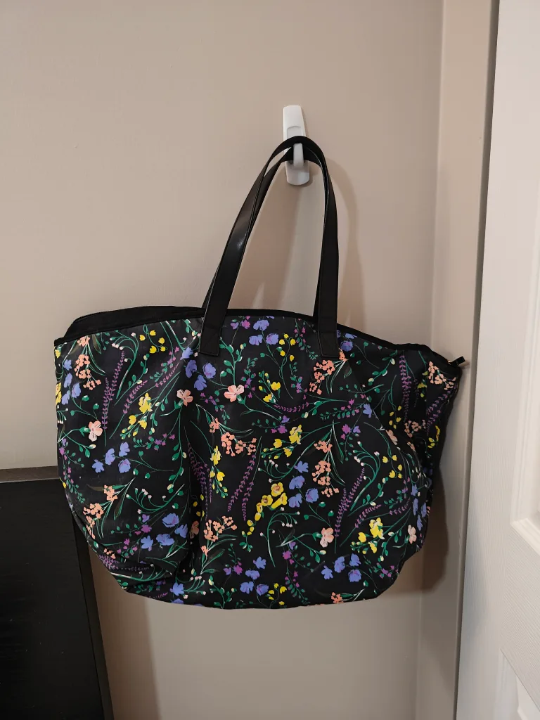 Victoria's Secret Floral Tote Bag 🧡💖 image indicator(5)
