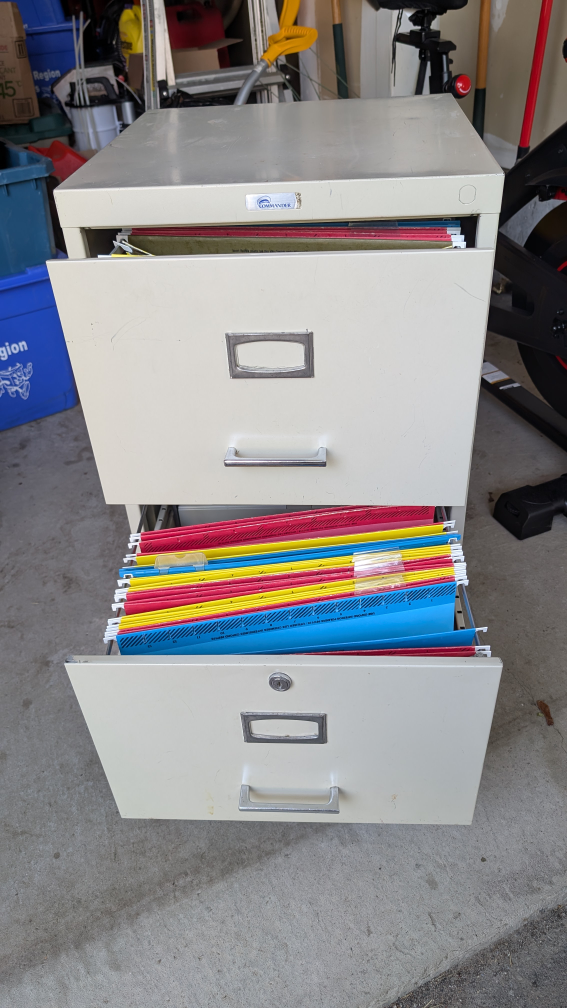 Filing Cabinet in good working condition - photo 3