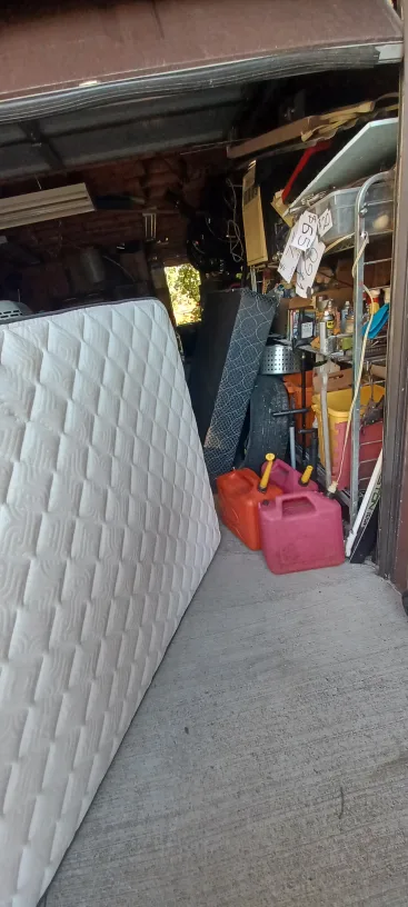 Double size box spring and mattress image indicator(2)