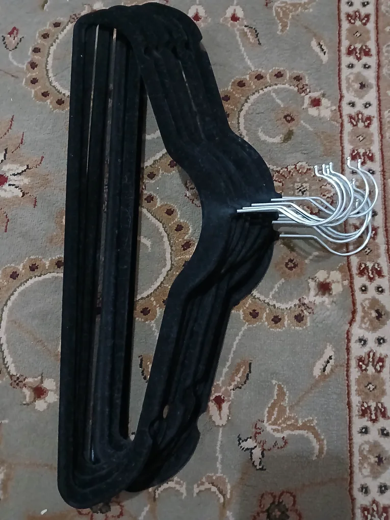 Black Velvet Clothes Hangers 10 pieces 💛 thumbnail