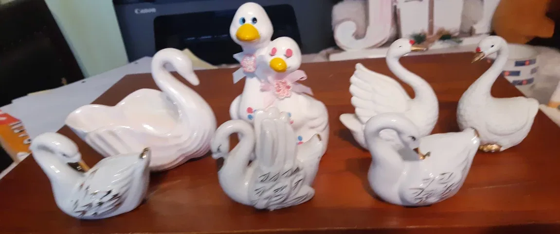 Swan Figurines - EDL Imported thumbnail