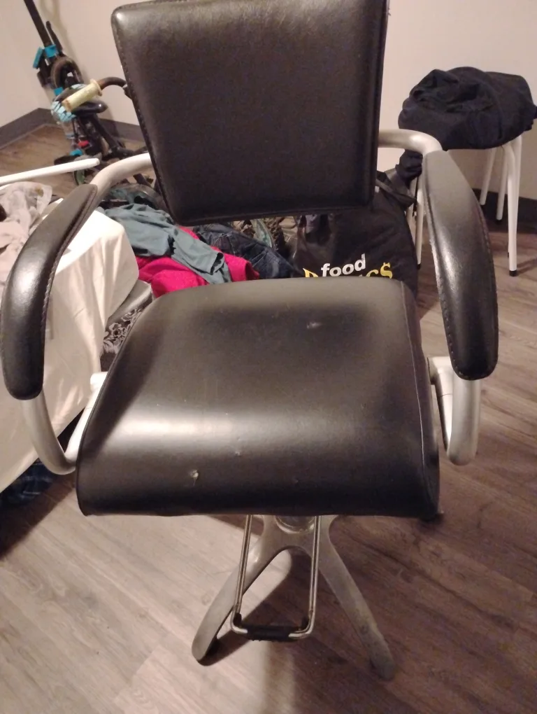 Black Salon Chair thumbnail
