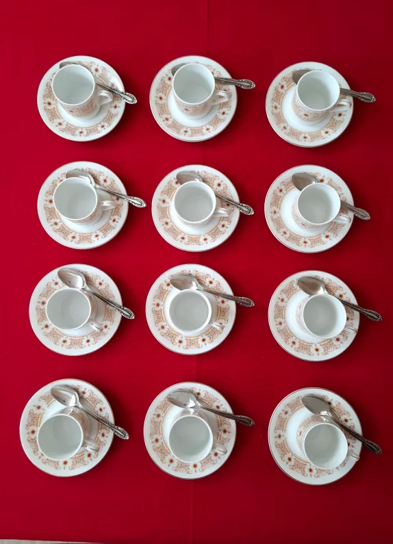 Espresso Set of 12 Cups & Saucers & Spoons thumbnail