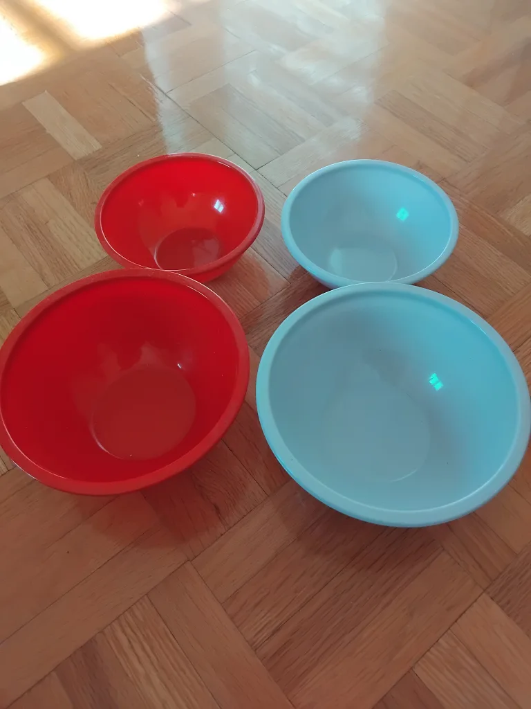 Red & white Plastic Mixing Bowls - Set of 4 thumbnail