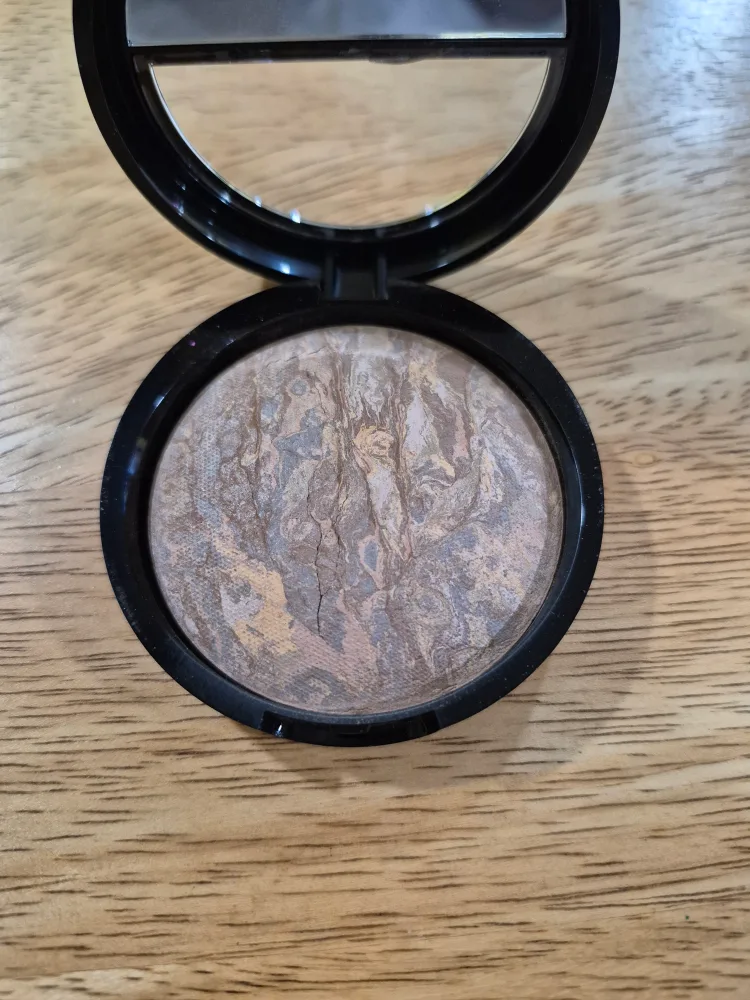 Laura Geller Baked Balance-N-Brighten - Tan image indicator(2)