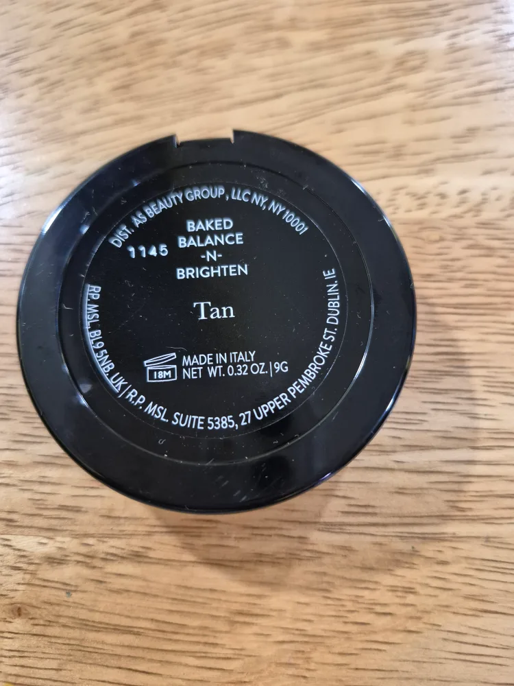 Laura Geller Baked Balance-N-Brighten - Tan image indicator(3)