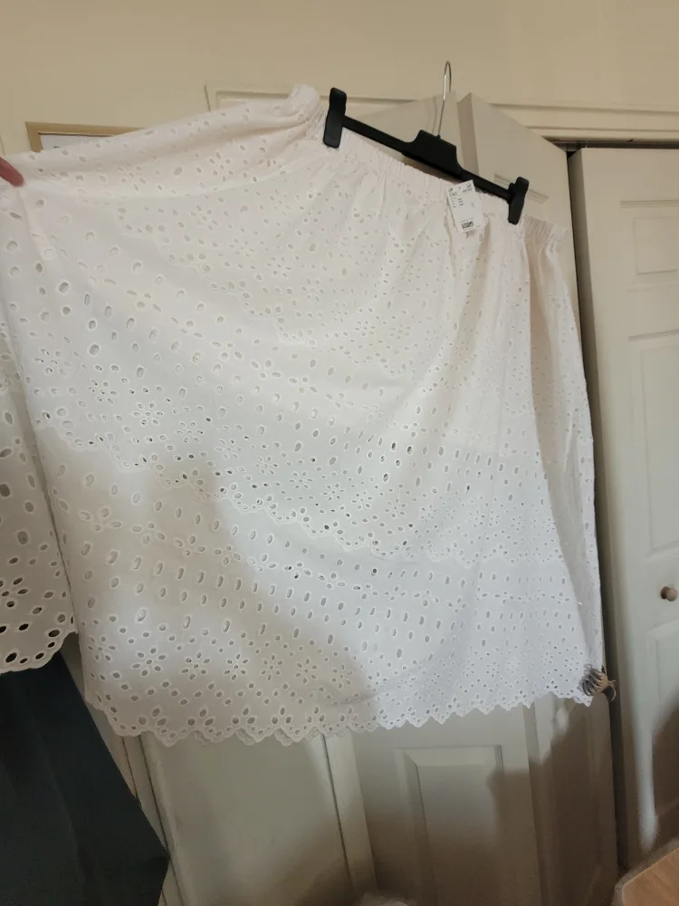 3xl H&M White Eyelet Embroidery Skirt thumbnail