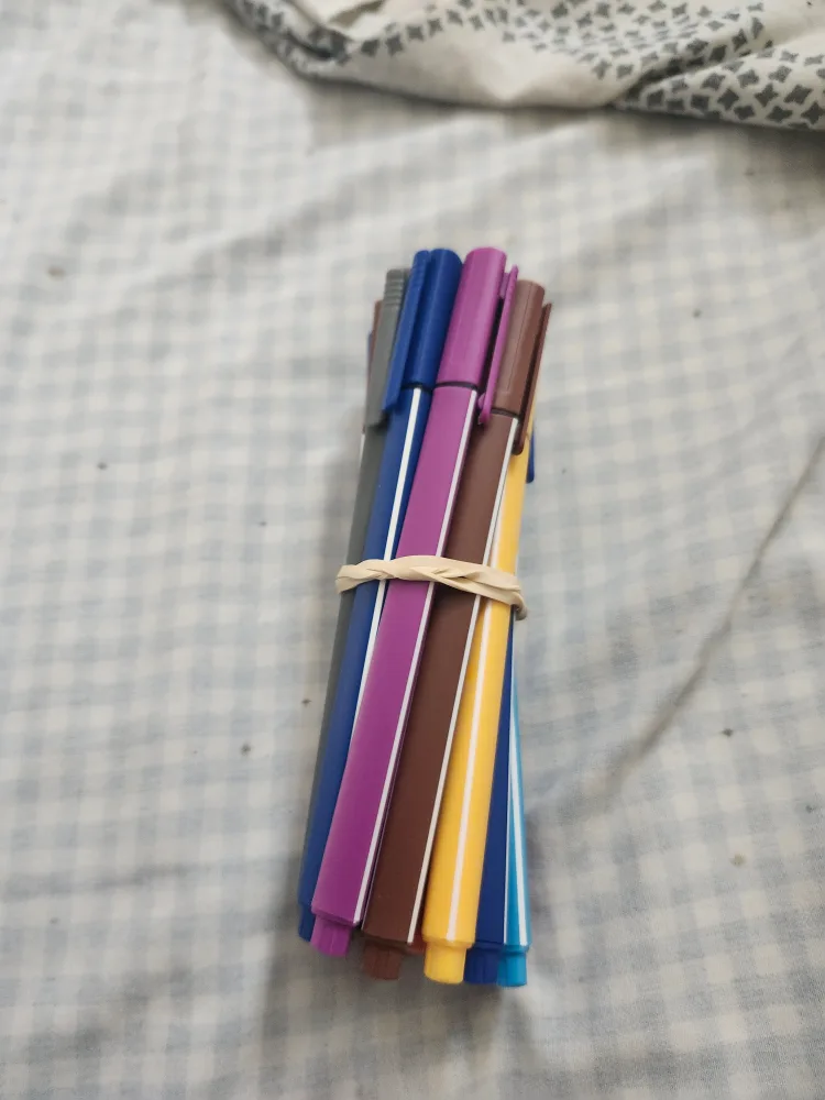 Color Creatives Christmas Coloring Book & Studio Colour Pencils image indicator(10)