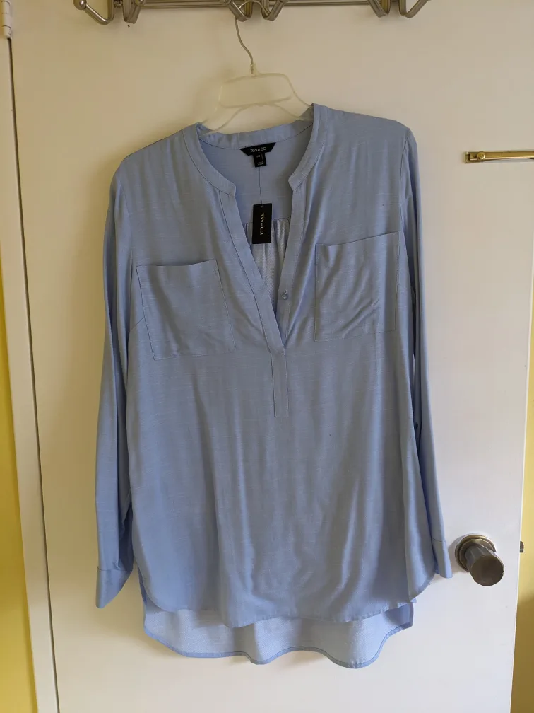 New RW&CO. Blouse - Size L image indicator(2)