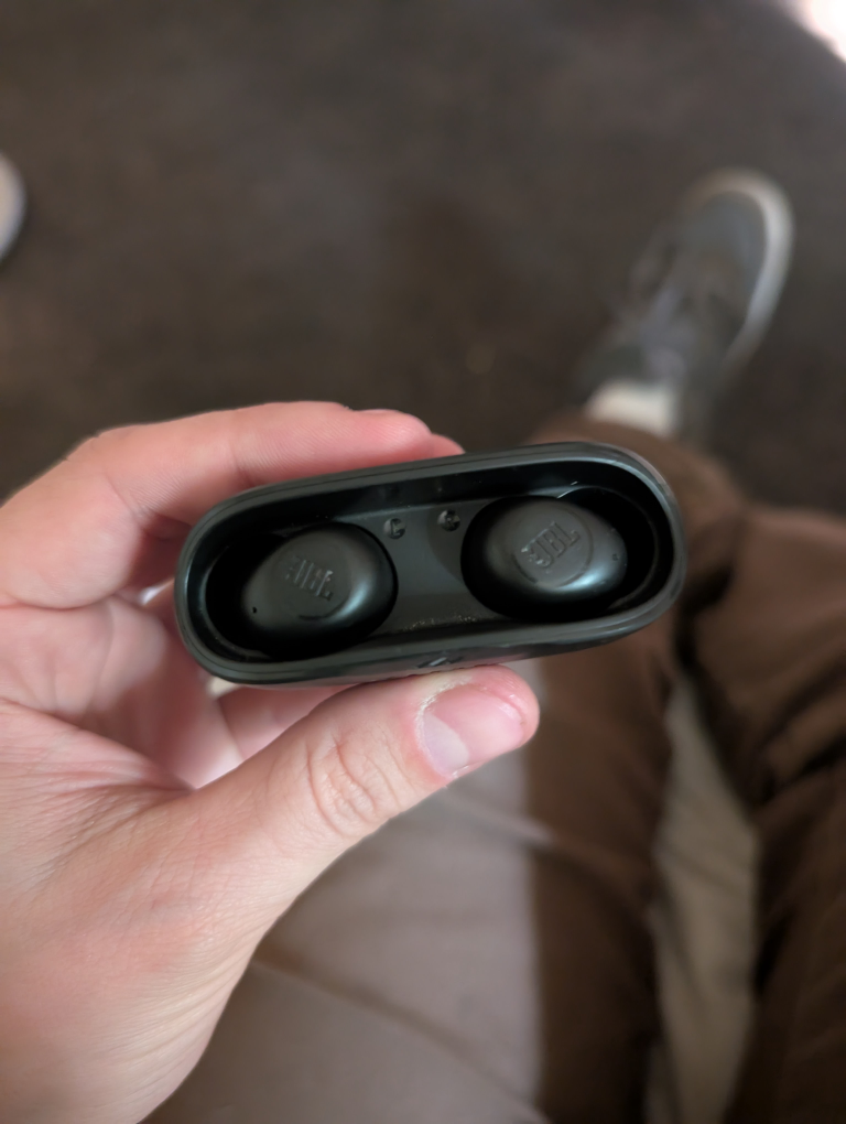 JBL Wireless Earbuds - photo 3
