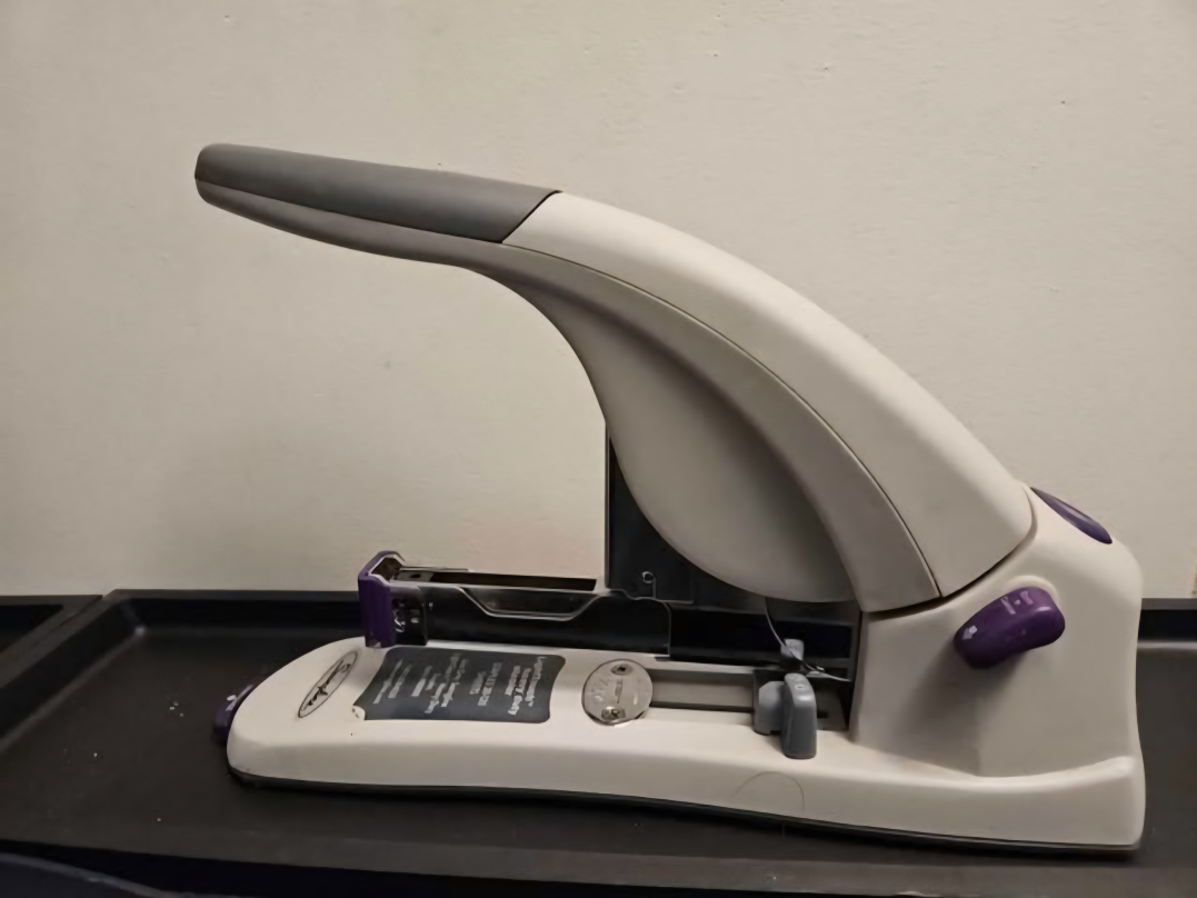 Swingline LightTouch Heavy Duty Stapler