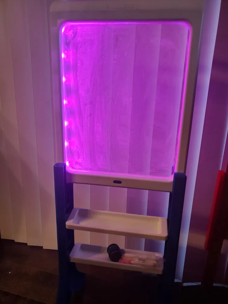 Light Up Kids Easel image indicator(7)