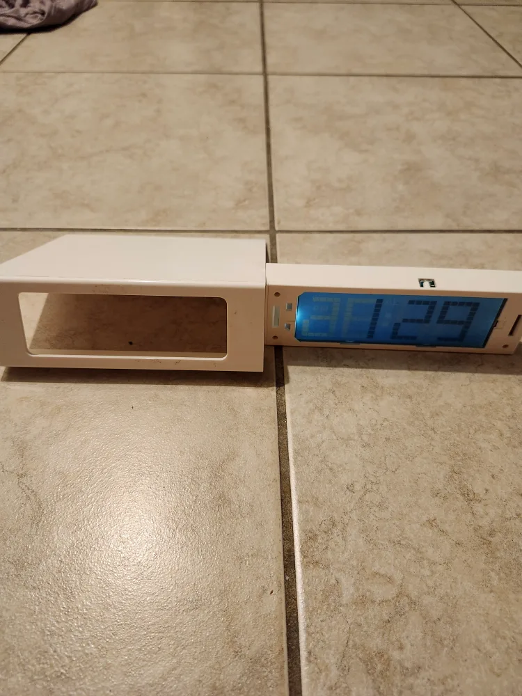 Digital Alarm Clock image indicator(3)