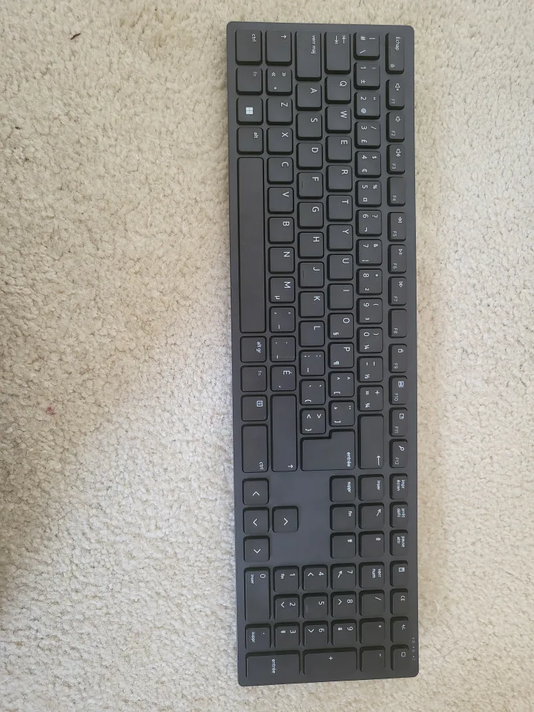 Dell Wireless Keyboard - Like New! thumbnail