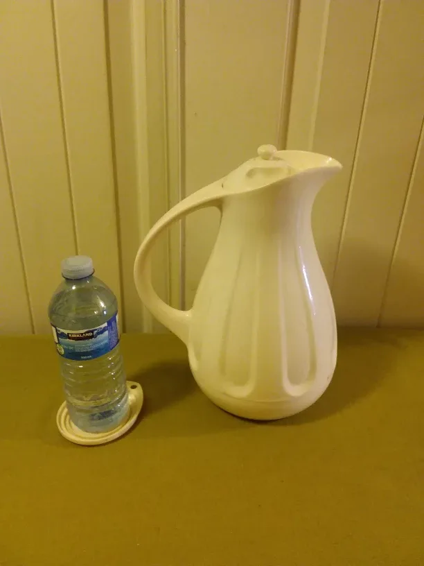 White Thermal Carafe ☕ 🇨🇦 thumbnail