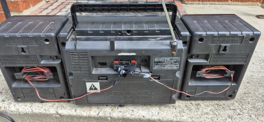 Toshiba RT-S983 Boombox - photo 3