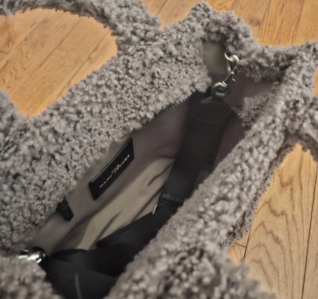 Marc Jacobs Teddy Tote Bag image indicator(6)