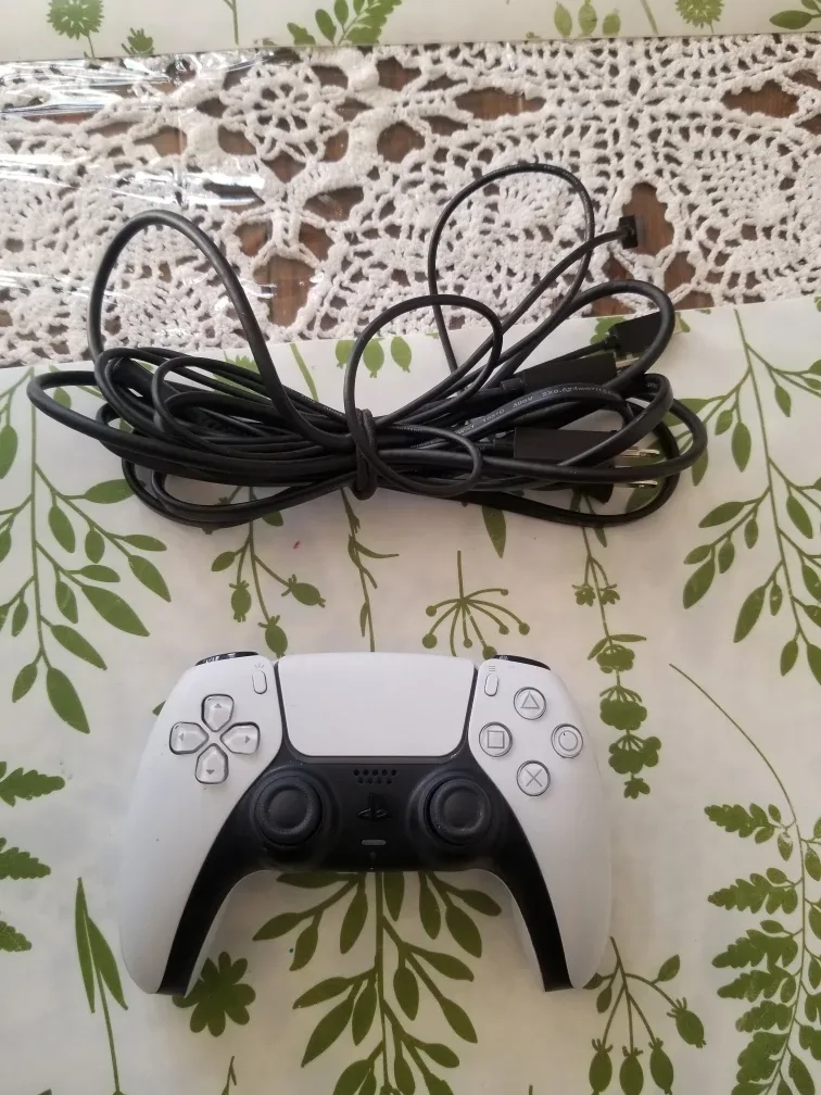 PS5 Slim Digital Edition Console Bundle image indicator(8)