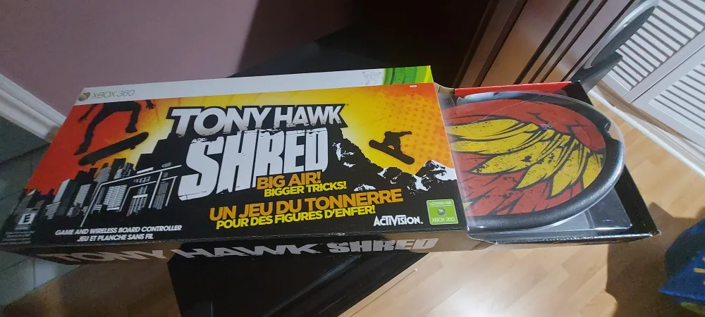 Tony Hawk SHRED - Xbox 360 Game with Board Controller thumbnail