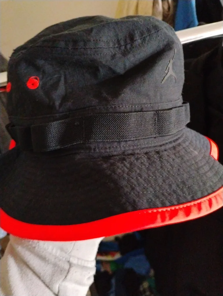 Jordan Bucket Hat - Black & Red thumbnail