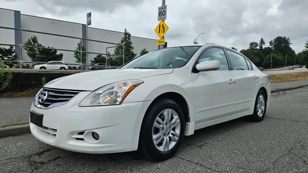 2010 Nissan Altima, Clean Title low mileage thumbnail