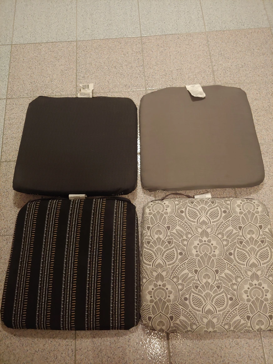 4 indoor/outdoor reversible chair cushions