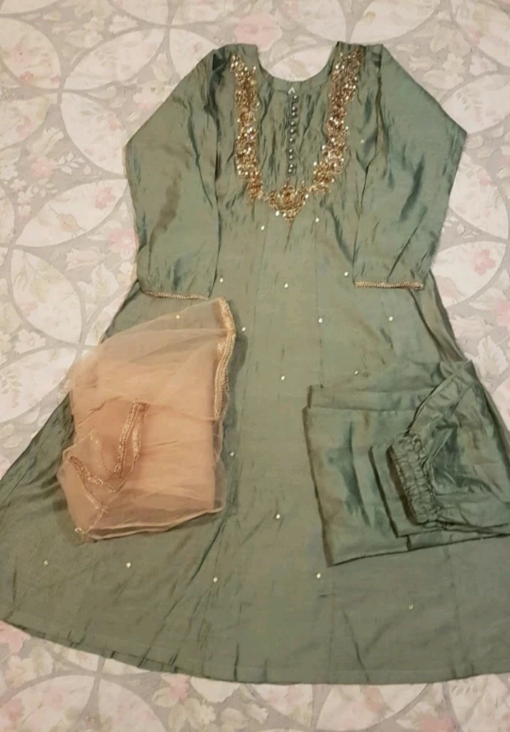 Green Embroidered Dress with Pants & Dupatta - photo 2