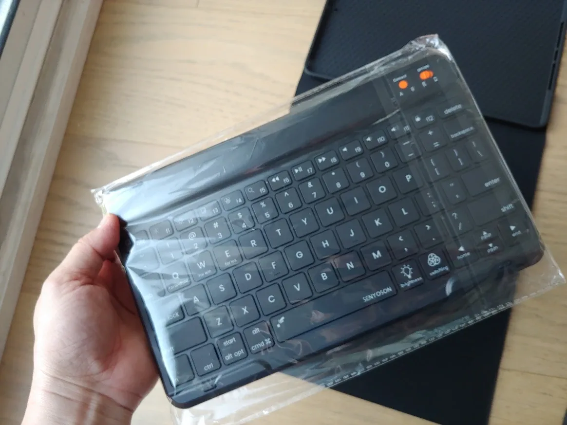 iPad Case with Removable  Bluetooth Keyboard, iPad Air 1 and 2 image indicator(8)