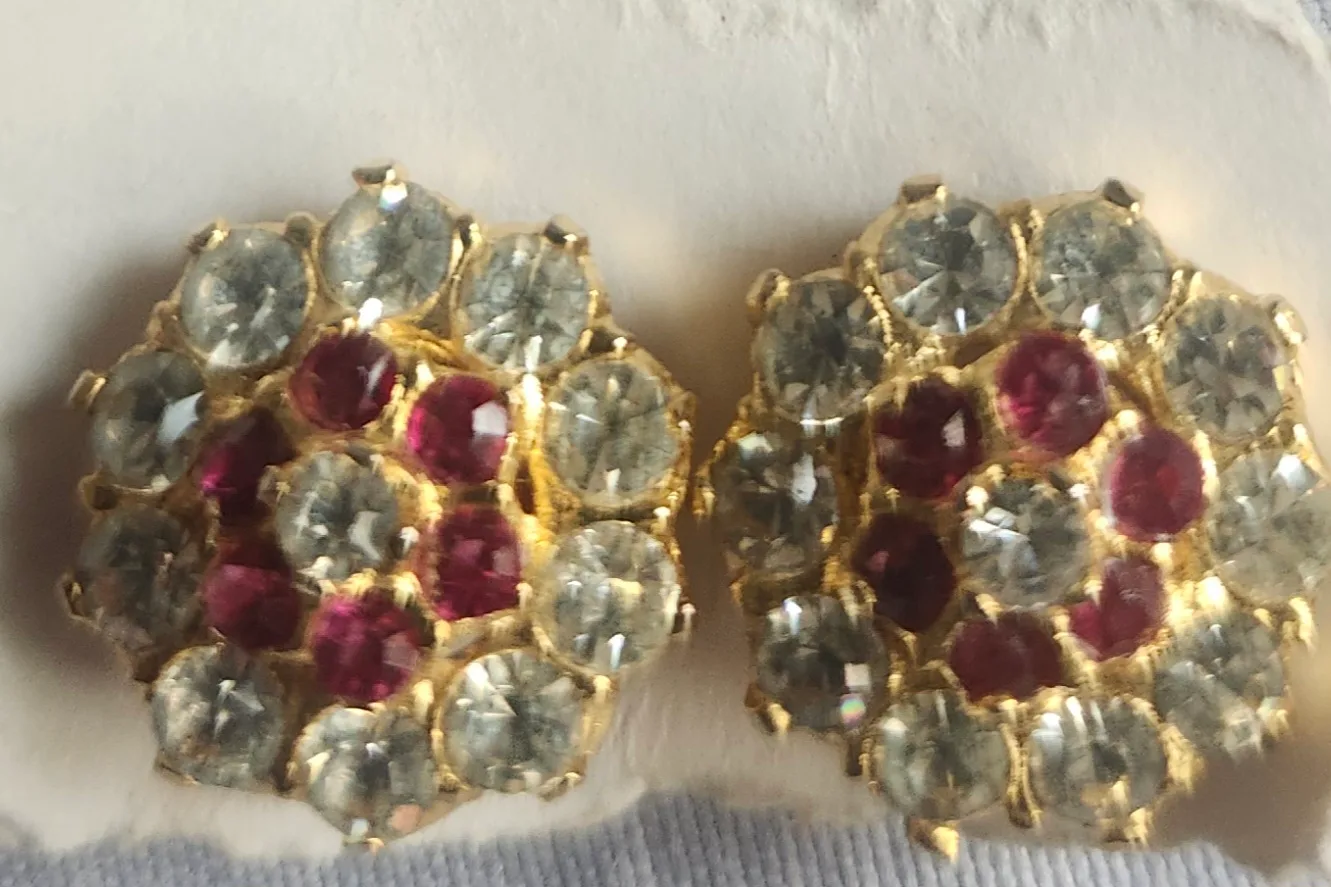 BNWOT Vintage Rhinestone Clip-on Earrings thumbnail