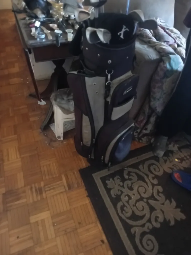 Golf Bag with Titleist Irons thumbnail