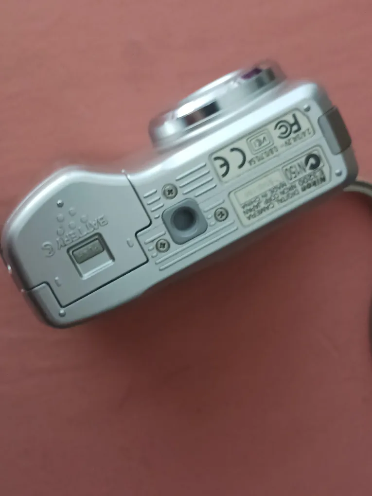 Nikon COOLPIX 3200 Digital Camera w/ 256MB Lexar SD Card image indicator(4)