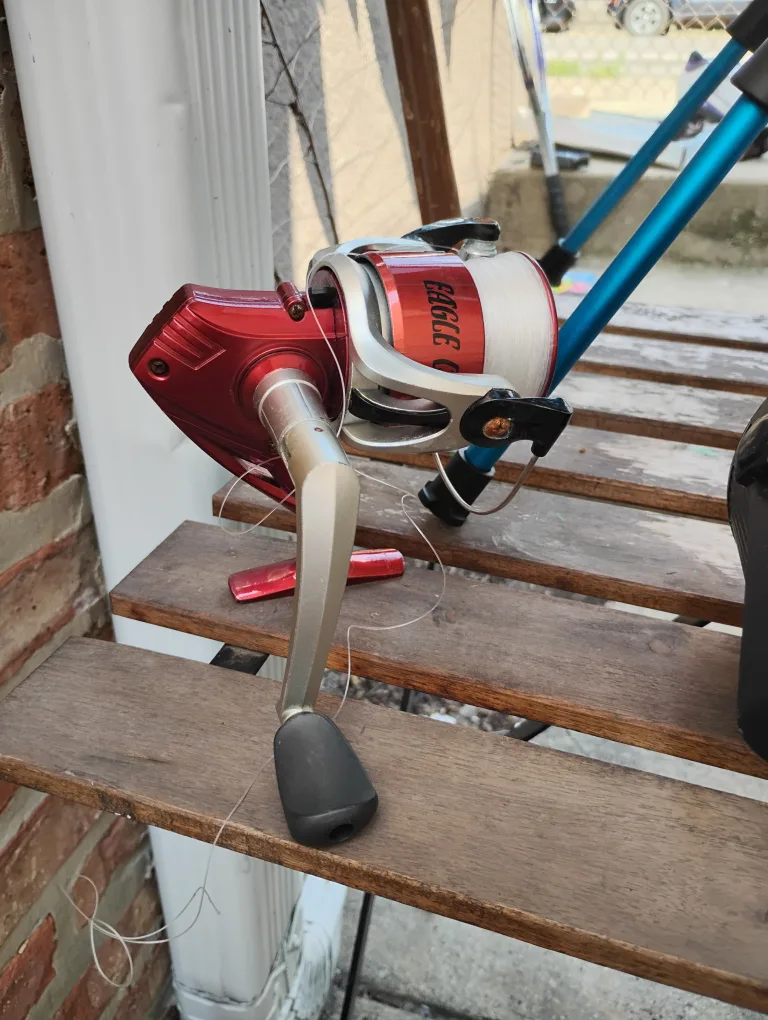 Eagle Claw Fishing Reel - Red & Silver thumbnail
