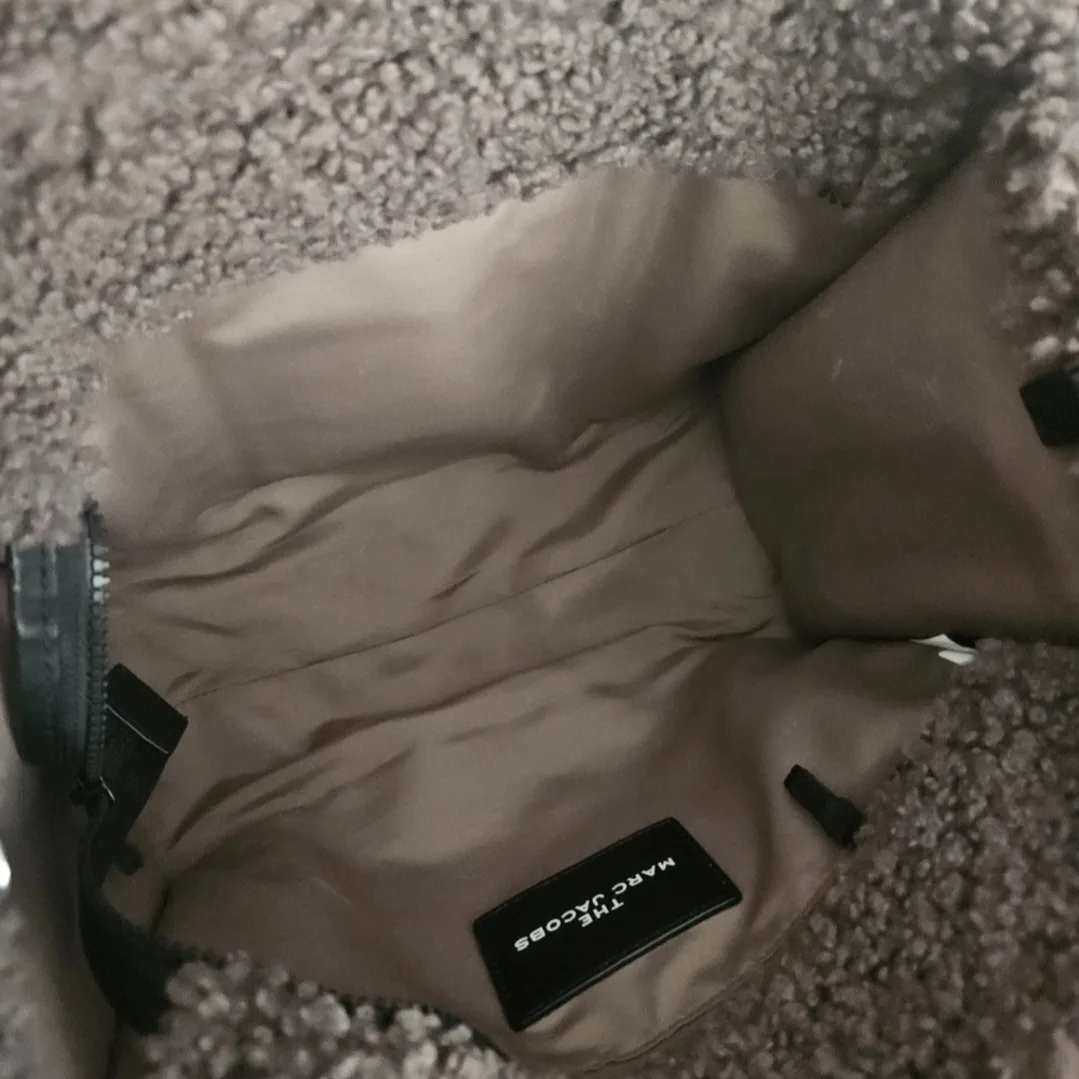 Marc Jacobs Teddy Tote Bag image indicator(8)