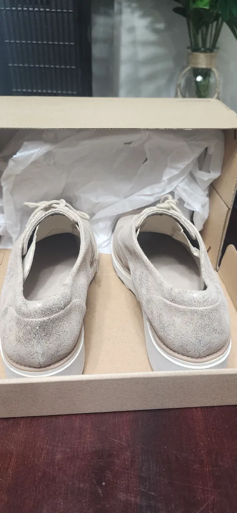 Clarks sparkling leather Taupe shoes Sz 9W image indicator(2)