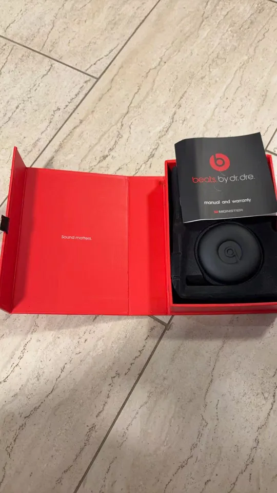 Beats by Dr. Dre Headphones image indicator(2)