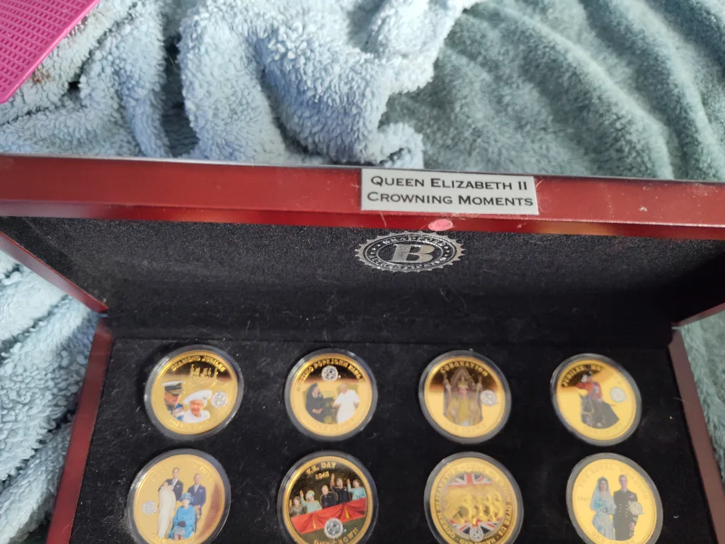 Queen Elizabeth II Crowning Moments Coin Collection image indicator(2)