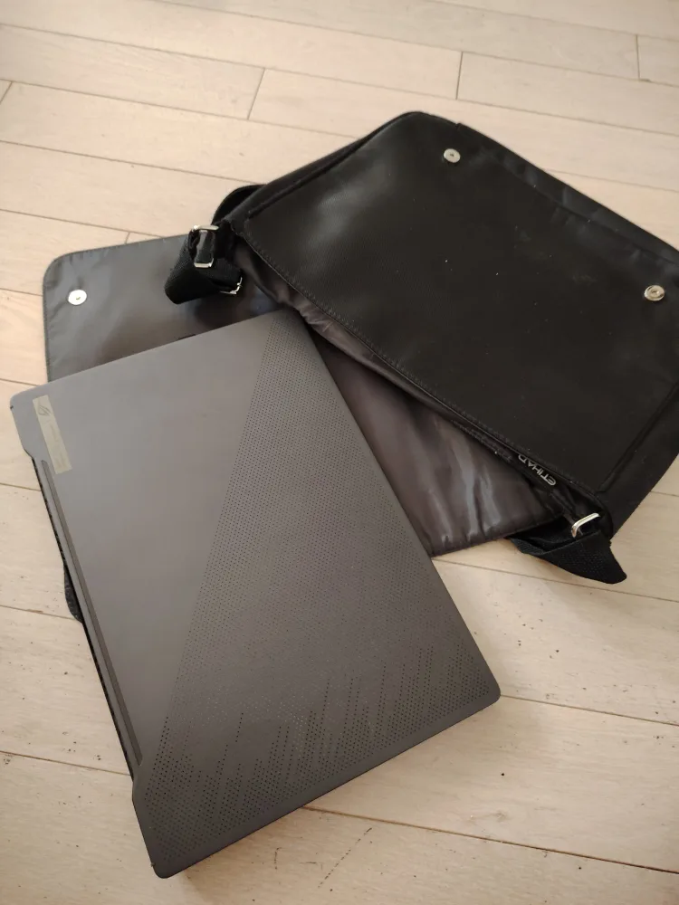 Large laptop Bag - Black image indicator(2)