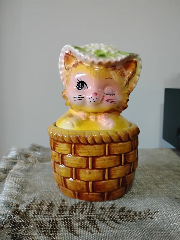 Rare Vintage Winking Kitty Enesco figurine thumbnail